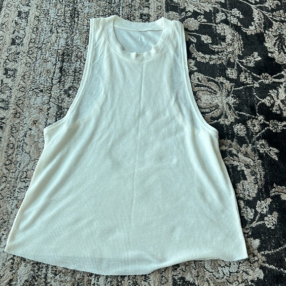 Alo size xs Heat Wave Tank in Pristine/ivory - Picture 2 of 3